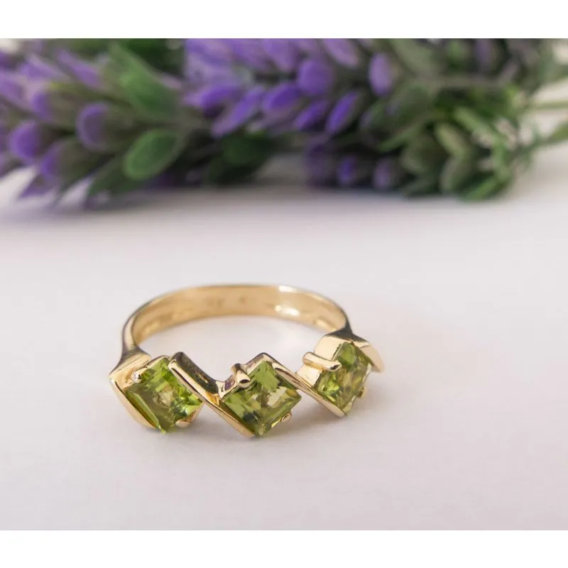 14K Yellow Gold Square Green Peridot 4X4mm Ring