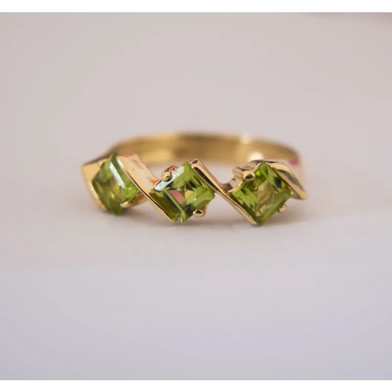 14K Yellow Gold Square Green Peridot 4X4mm Ring