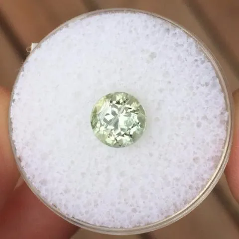 1.86 CT CUCUMBER GREEN MONTANA SAPPHIRE