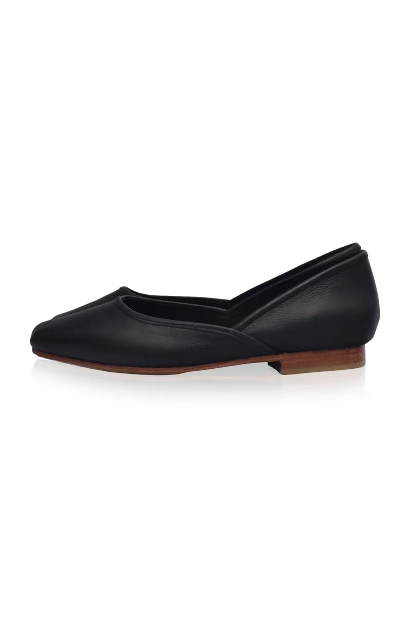 Amore Square Toe Ballet Flats in Black