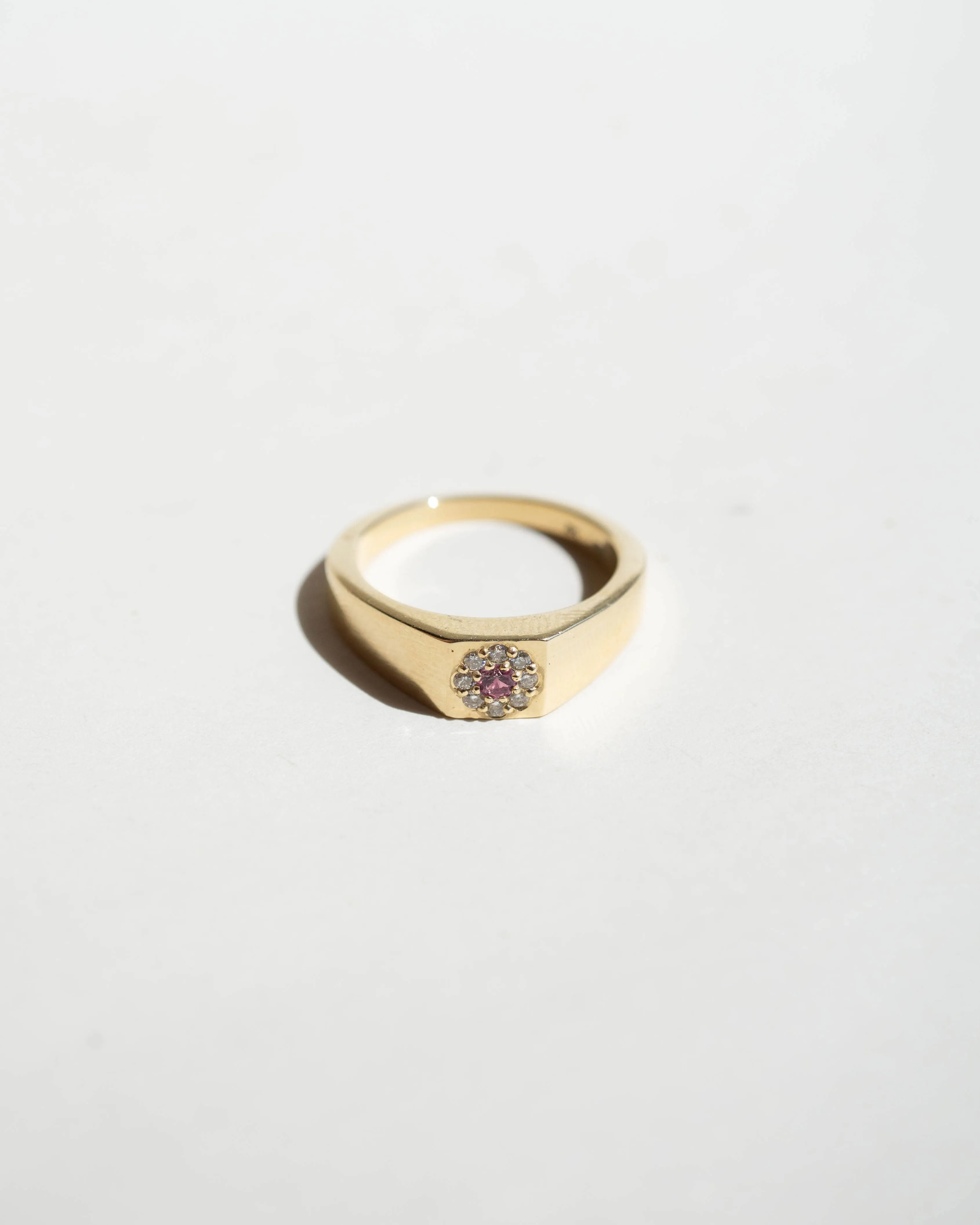 Bellis Signet Ring - Pink Sapphire