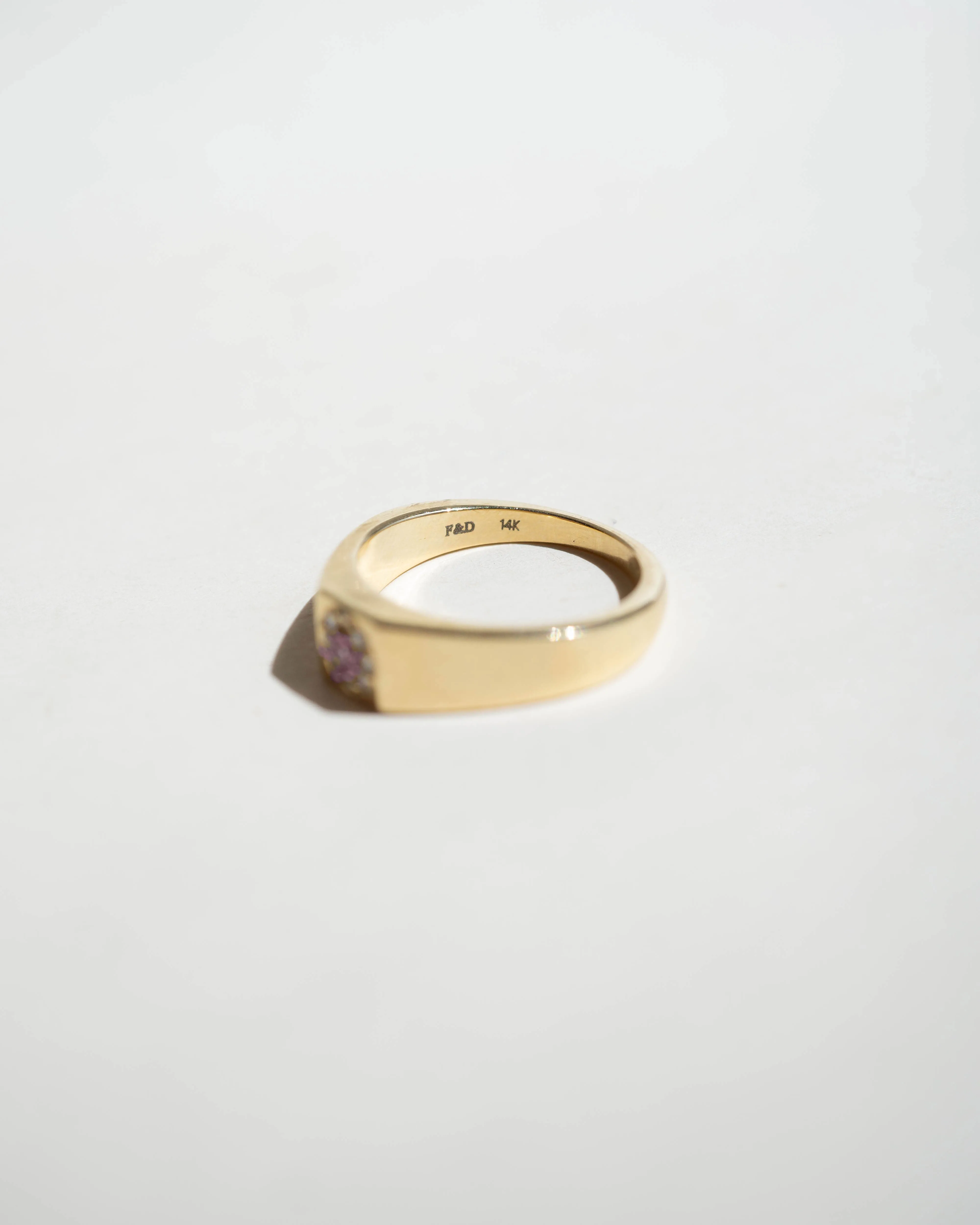 Bellis Signet Ring - Pink Sapphire