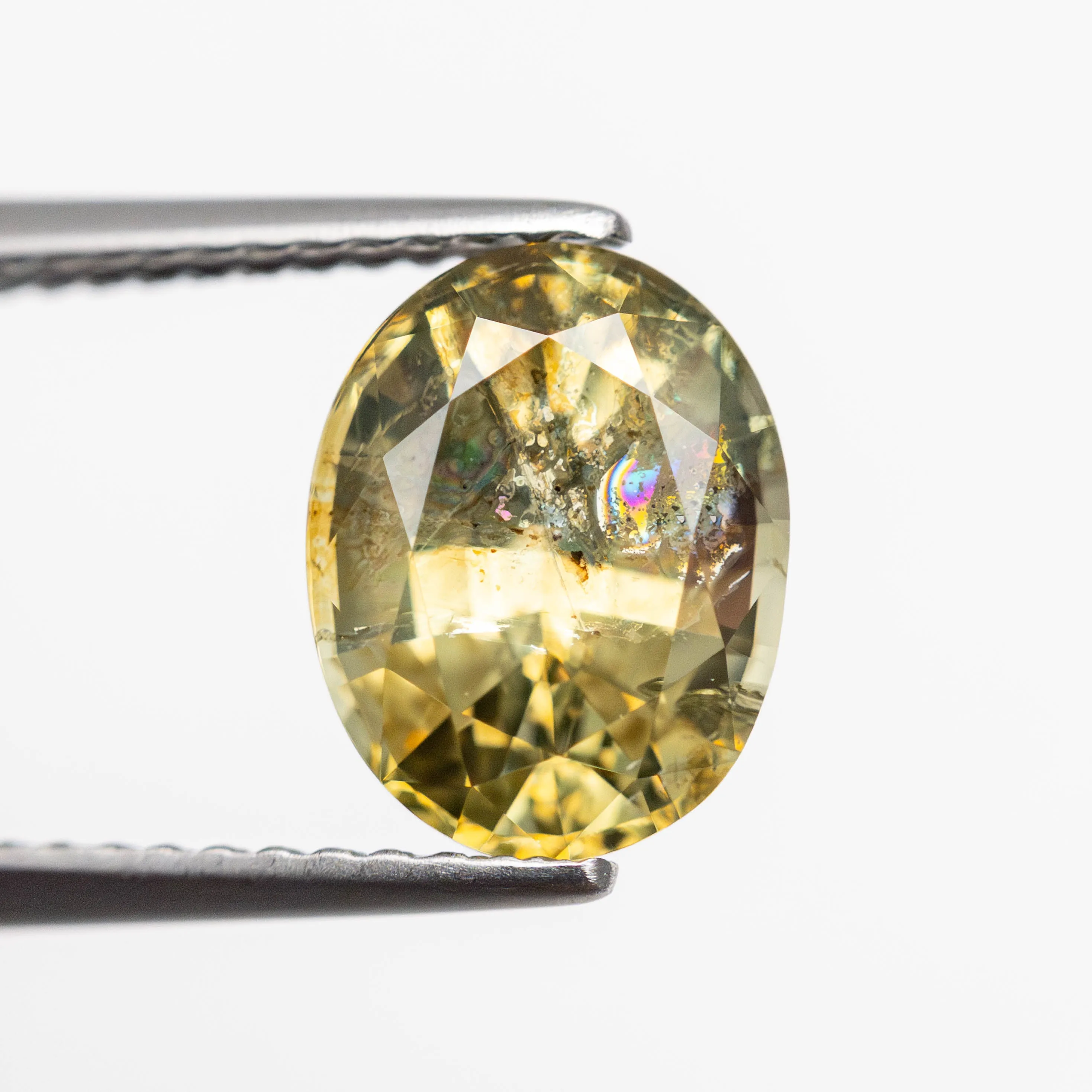 Green/Yellow Brilliant Sapphire - 2.82ct Oval