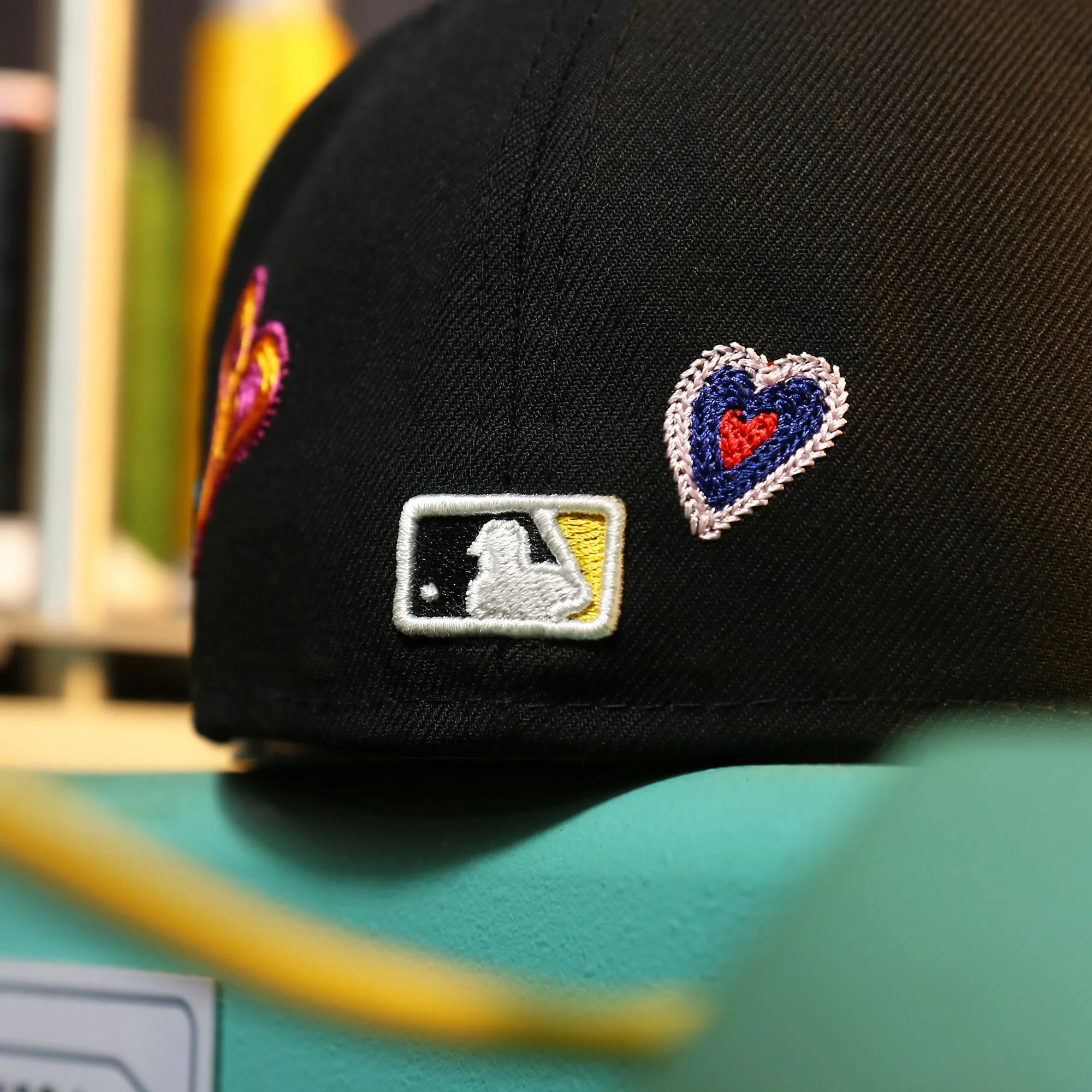 Pittsburgh Pirates All Over Embroidered Chain Stitch Heart Pink Bottom 59Fifty Fitted Cap | Black 59Fifty Cap