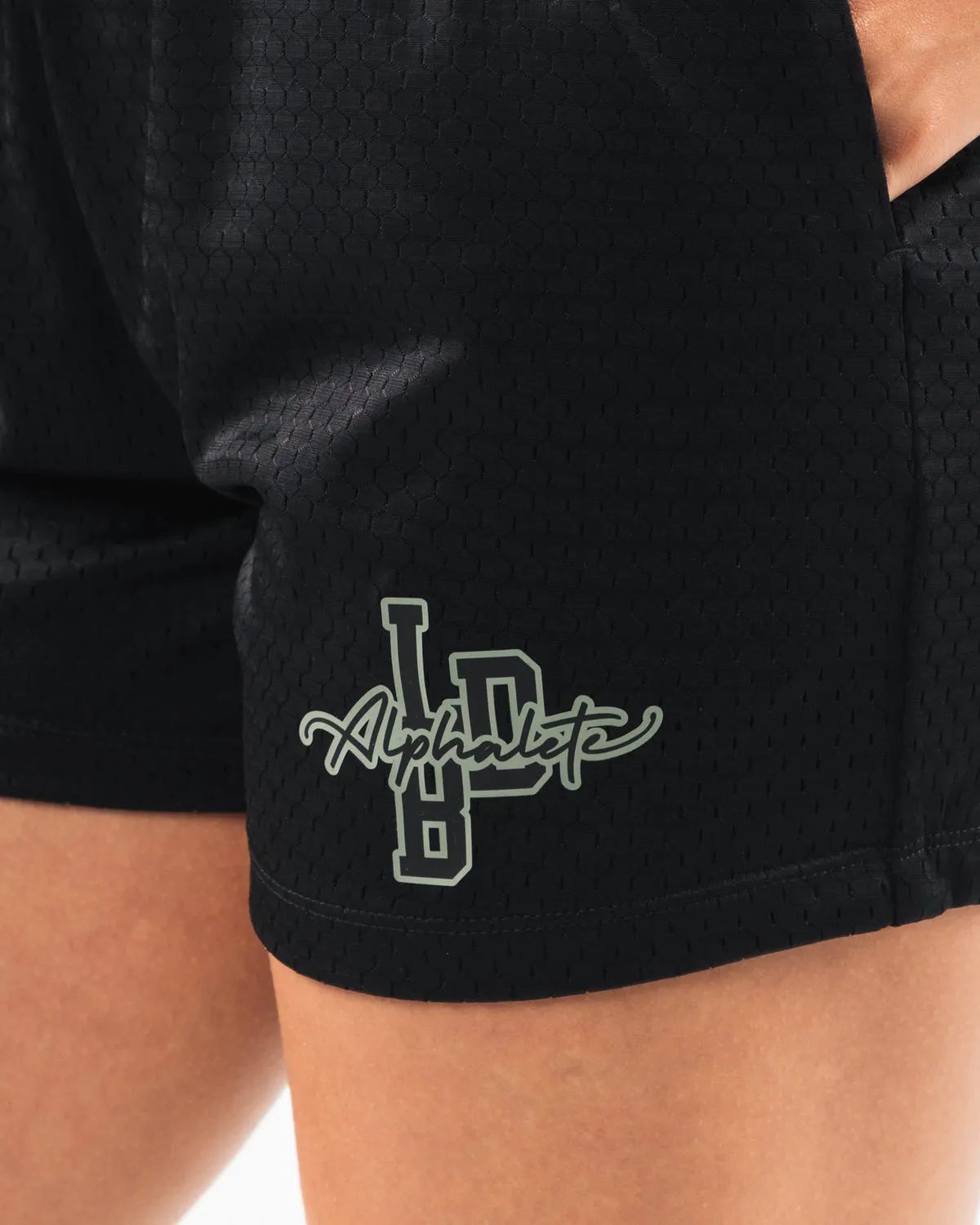 Signature Mesh Short 4 - Black / Sage